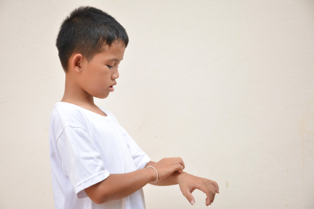 boy with juvenile idiopathic arthritis symptoms