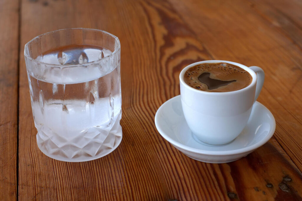 water vs coffee - foods that cause urinary tract infection