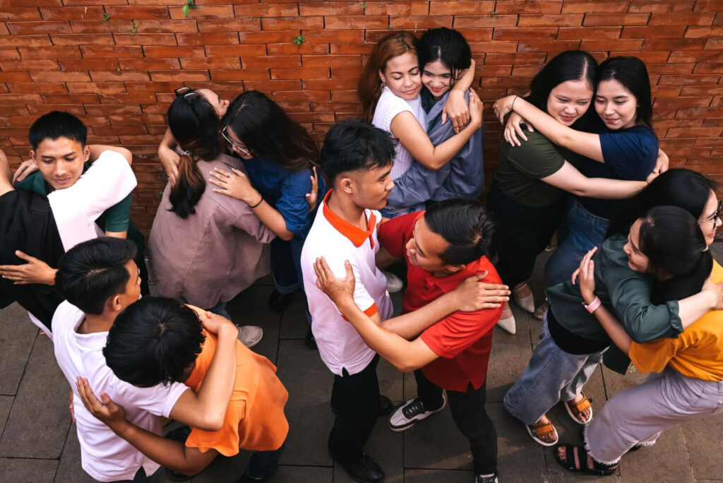 pagdalo sa lugar na madaming tao - pag-iwas sa mpox