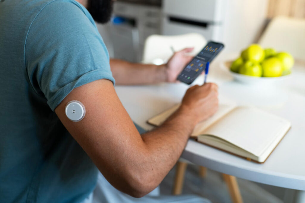 how to use CGM device to check glucose levels correctly