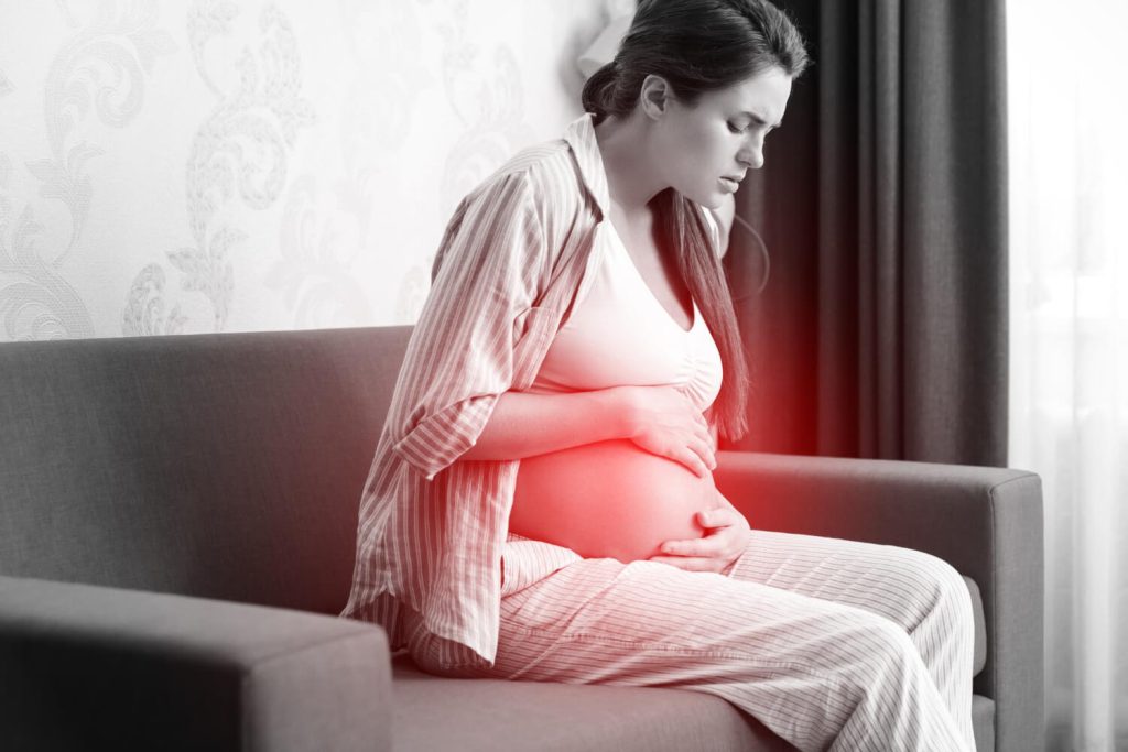 pregnant woman suffering from signs of miscarriage